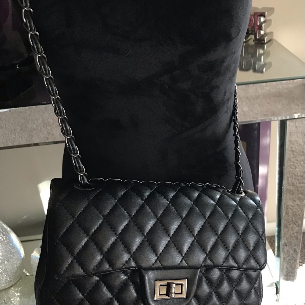 Handbag with chain strap